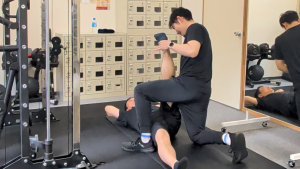 小川町のパーソナルジムのストレッチ風景